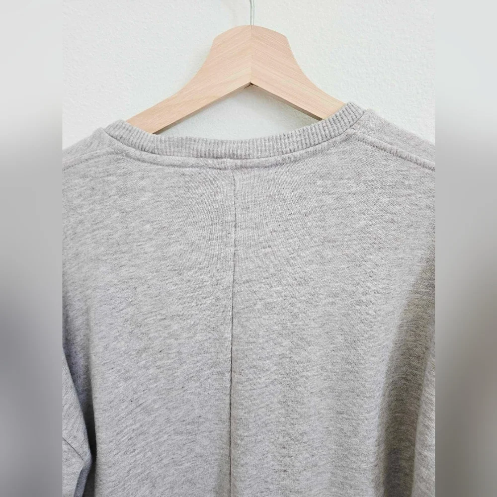 Babaton Gray Cream Crewneck Sweater‎ size Large